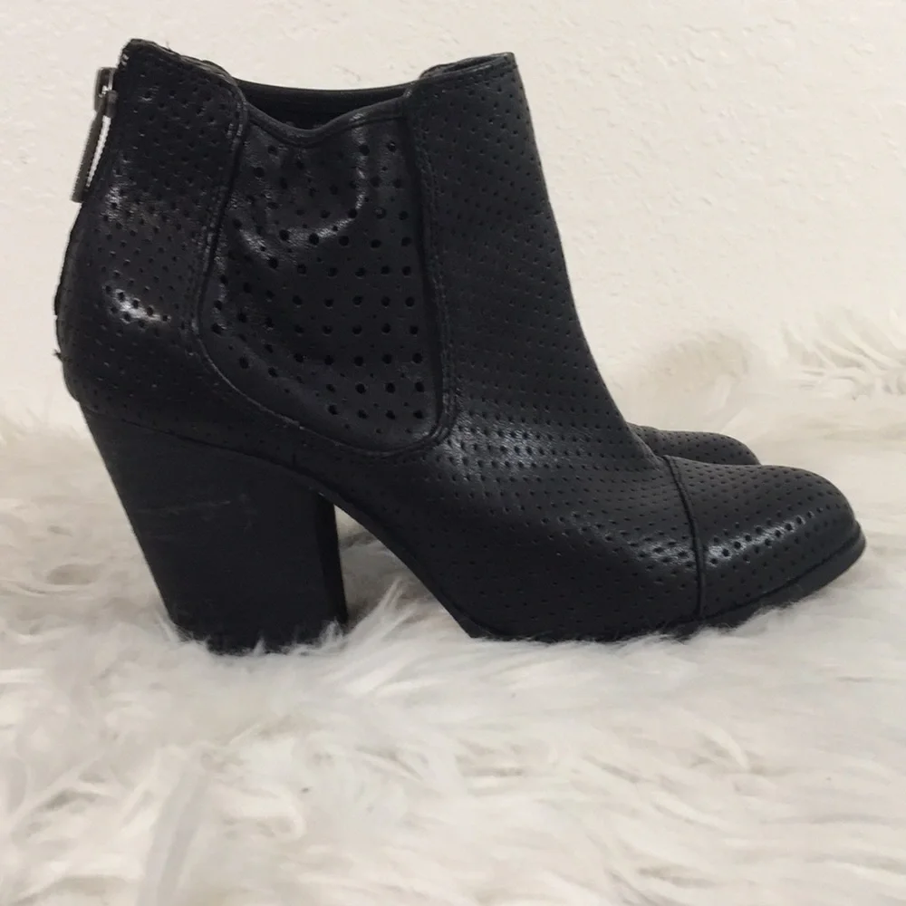 Adam Tucker by Me Too Frankee Black Bootie Sz 7.5 - Picture 4 of 14